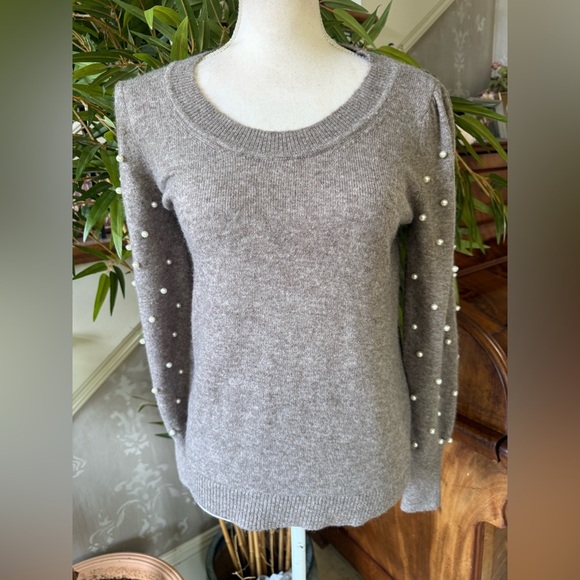 LOFT ladies gray with pearl accessory long sleeves sweater XS - Picture 10 of 13
